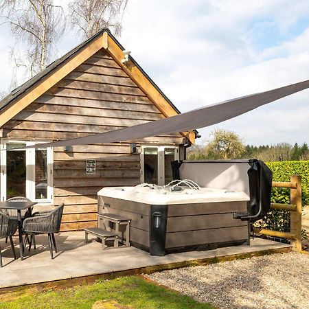Вилла Oak Tree Hideaway Уитчерч Экстерьер фото