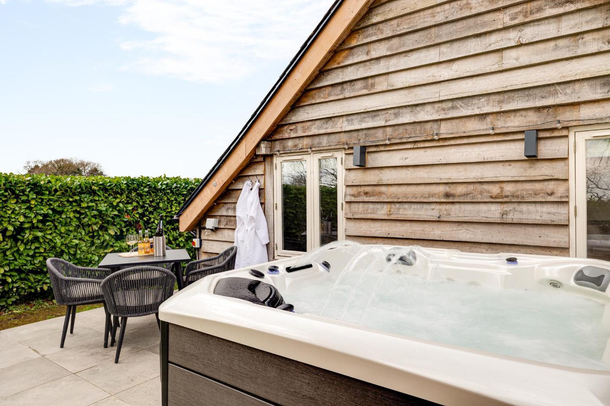 Вилла Oak Tree Hideaway Уитчерч Экстерьер фото