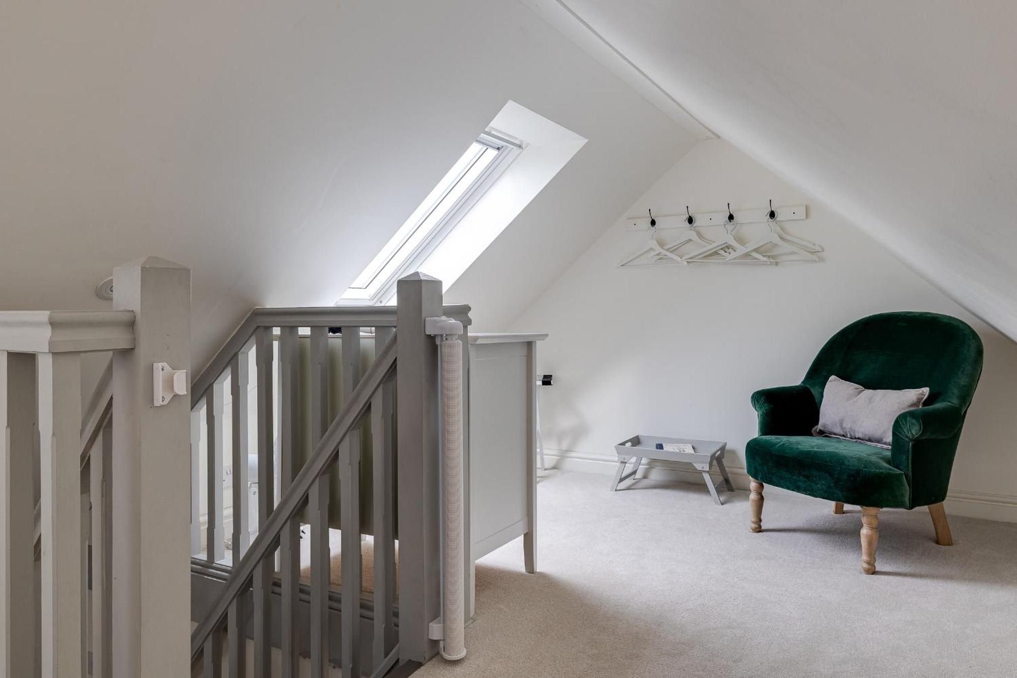 Вилла Oak Tree Hideaway Уитчерч Экстерьер фото